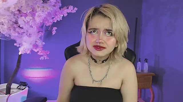 Snapshot of Navier__ chatting on October 30, 2025, 7:11 pm Navier online show from October 30, 2025, 7:11 pm