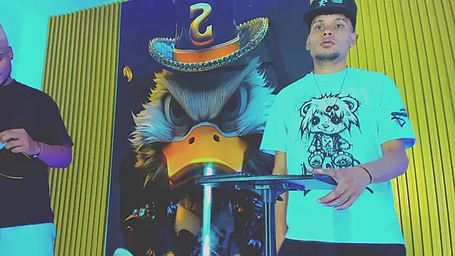 Snapshot of handsome_boys22 chatting on December 1, 2025, 10:10 pm handsome boys22 online show from December 1, 2025, 10:10 pm