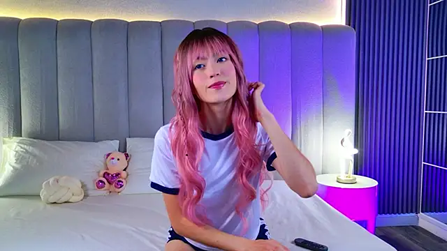 Tiny Dream online show from November 29, 2025, 9:15 pm