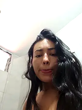 Snapshot of ViolettRouse chatting on November 15, 2025, 4:00 pm ViolettRouse online show from November 15, 2025, 4:00 pm