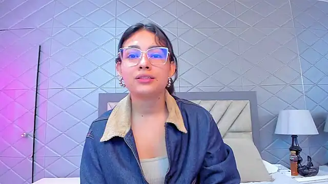 Snapshot of ViolettRouse chatting on February 24, 2026, 3:13 pm ViolettRouse online show from February 24, 2026, 3:13 pm