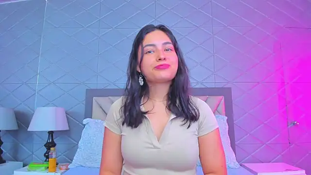 Snapshot of ViolettRouse chatting on February 5, 2026, 2:57 pm ViolettRouse online show from February 5, 2026, 2:57 pm