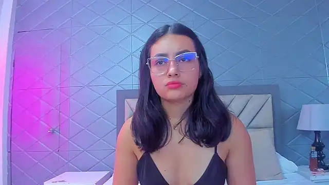 Snapshot of ViolettRouse chatting on February 27, 2026, 4:51 pm ViolettRouse online show from February 27, 2026, 4:51 pm