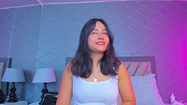 Snapshot of ViolettRouse chatting on February 2, 2026, 4:50 pm ViolettRouse online show from February 2, 2026, 4:50 pm