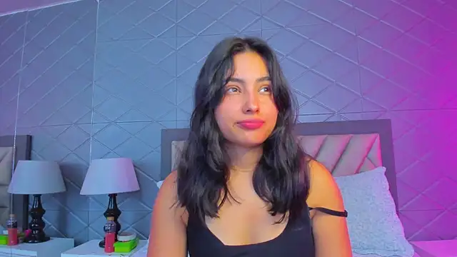 Snapshot of ViolettRouse chatting on February 3, 2026, 5:29 pm ViolettRouse online show from February 3, 2026, 5:29 pm