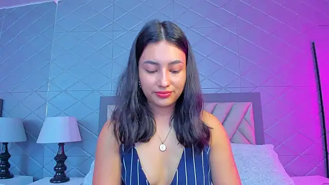 Snapshot of ViolettRouse chatting on February 11, 2026, 3:34 pm ViolettRouse online show from February 11, 2026, 3:34 pm