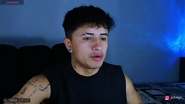 jhon mendoza  online show from November 6, 2025, 6:34 pm