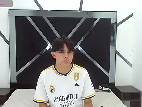 Snapshot of Tom_0001 chatting on October 27, 2025, 7:59 pm Tom 0001 online show from October 27, 2025, 7:59 pm