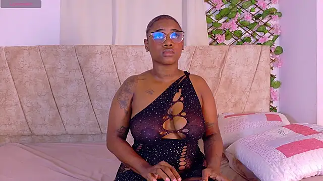 NaomiiVega online show from October 21, 2025, 9:36 pm