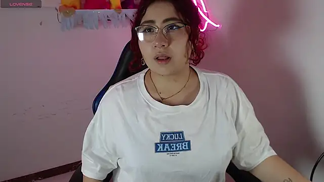 Snapshot of littlee_red chatting on December 15, 2025, 8:58 pm littlee red online show from December 15, 2025, 8:58 pm