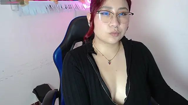 Snapshot of littlee_red chatting on November 20, 2025, 7:36 pm littlee red online show from November 20, 2025, 7:36 pm