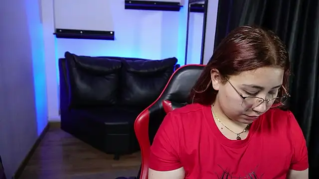 littlee red online show from March 22, 2026, 8:32 pm