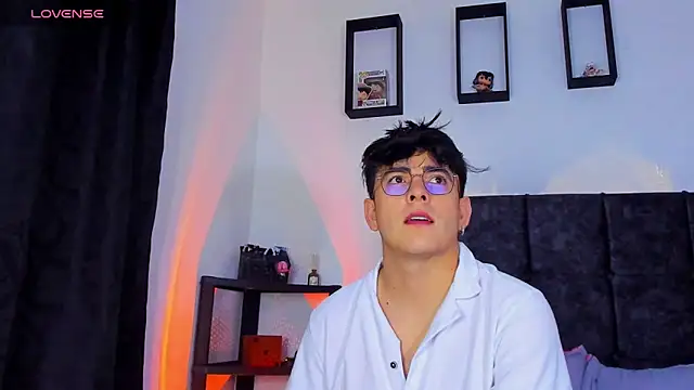 Snapshot of Theo_Noxxx chatting on October 19, 2025, 2:47 am Theo Noxxx online show from October 19, 2025, 2:47 am