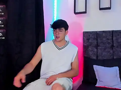 Snapshot of Theo_Noxxx chatting on November 23, 2025, 6:40 pm Theo Noxxx online show from November 23, 2025, 6:40 pm