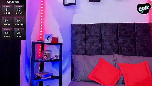 Snapshot of Theo_Noxxx chatting on November 14, 2025, 7:06 pm Theo Noxxx online show from November 14, 2025, 7:06 pm