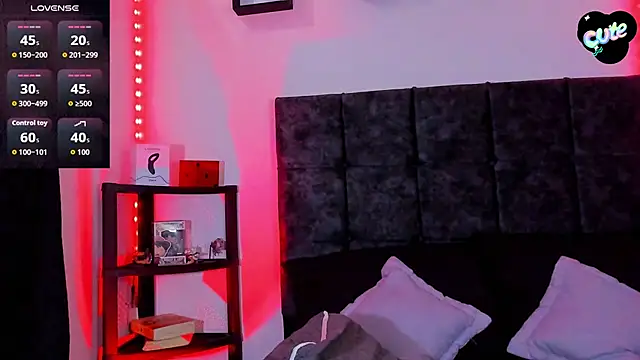 Snapshot of Theo_Noxxx chatting on November 18, 2025, 5:38 pm Theo Noxxx online show from November 18, 2025, 5:38 pm