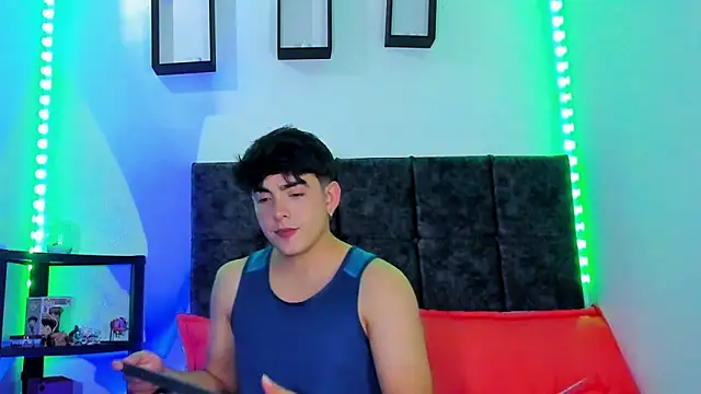 Snapshot of Theo_Noxxx chatting on November 8, 2025, 6:33 pm Theo Noxxx online show from November 8, 2025, 6:33 pm