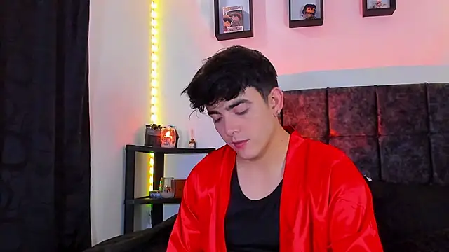 Snapshot of Theo_Noxxx chatting on October 25, 2025, 7:03 pm Theo Noxxx online show from October 25, 2025, 7:03 pm