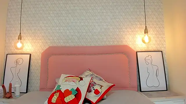 TAYLORMEYER1 online show from December 23, 2025, 3:17 am