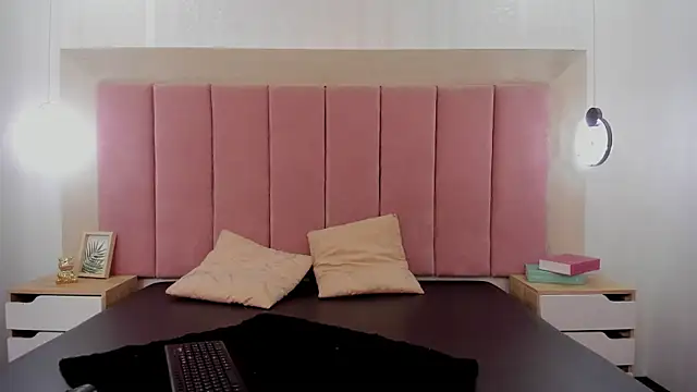 Snapshot of Isabella_Marsh chatting on November 25, 2025, 1:00 pm Isabella Marsh online show from November 25, 2025, 1:00 pm