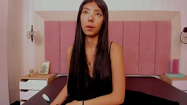 Snapshot of Isabella_Marsh chatting on October 29, 2025, 12:37 pm Isabella Marsh online show from October 29, 2025, 12:37 pm