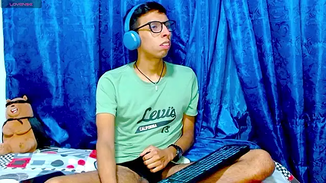 DavTwink3100 online show from March 13, 2026, 1:54 am