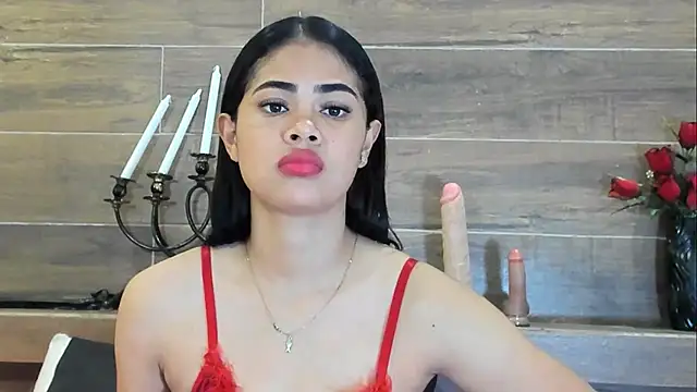 LorenaVarga online show from December 18, 2025, 7:18 pm