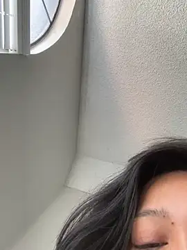 babygirlesme online show from May 26, 2026, 5:44 pm