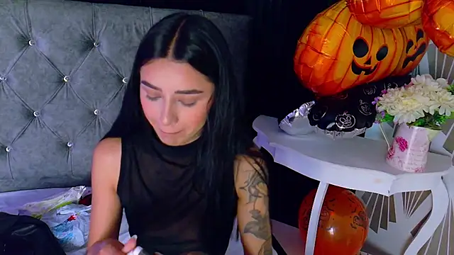 Snapshot of Scarlett_Keller chatting on October 29, 2025, 12:59 pm Scarlett Keller online show from October 29, 2025, 12:59 pm