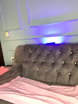 Orianabluee  online show from October 31, 2025, 3:25 am