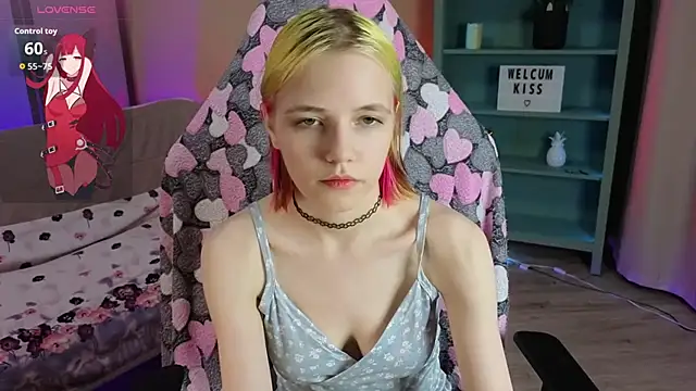 Snapshot of MitaSide chatting on November 13, 2025, 8:46 pm MitaSide online show from November 13, 2025, 8:46 pm