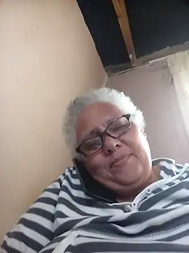 Snapshot of juicyboode chatting on October 28, 2025, 9:41 am juicyboode online show from October 28, 2025, 9:41 am