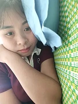 Snapshot of Squirrel-Pear chatting on November 12, 2025, 4:38 am Squirrel-Pear online show from November 12, 2025, 4:38 am