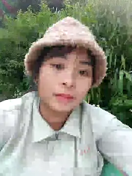 Snapshot of Squirrel-Pear chatting on November 3, 2025, 10:19 am Squirrel-Pear online show from November 3, 2025, 10:19 am