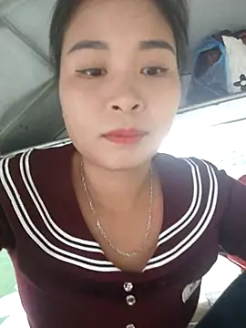 Snapshot of Squirrel-Pear chatting on November 6, 2025, 8:40 am Squirrel-Pear online show from November 6, 2025, 8:40 am