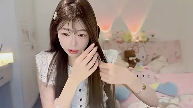 Onecutelittle online show from November 1, 2025, 6:41 am