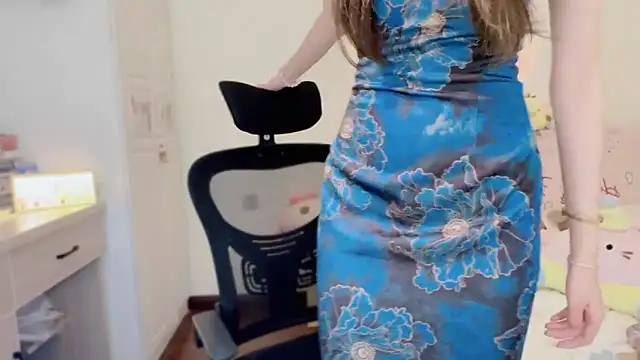 Onecutelittle online show from November 3, 2025, 6:29 am