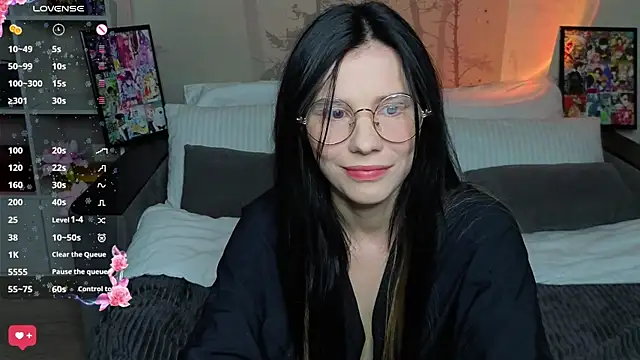 Mell Hyees online show from November 28, 2025, 6:08 pm