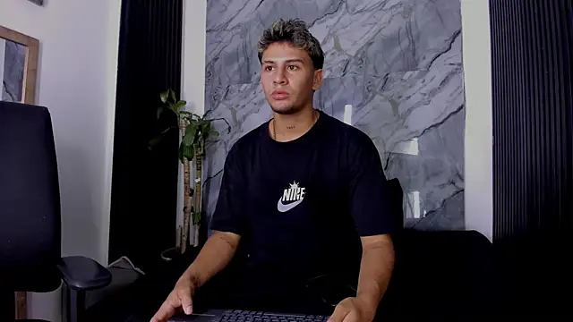 Snapshot of Alan-Smith1 chatting on November 13, 2025, 7:51 pm Alan-Smith1 online show from November 13, 2025, 7:51 pm