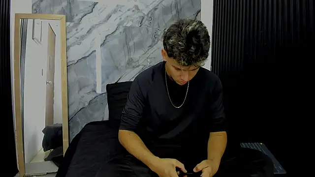 Snapshot of Alan-Smith1 chatting on November 19, 2025, 7:25 pm Alan-Smith1 online show from November 19, 2025, 7:25 pm