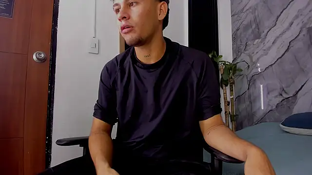 Snapshot of Alan-Smith1 chatting on November 12, 2025, 8:01 pm Alan-Smith1 online show from November 12, 2025, 8:01 pm