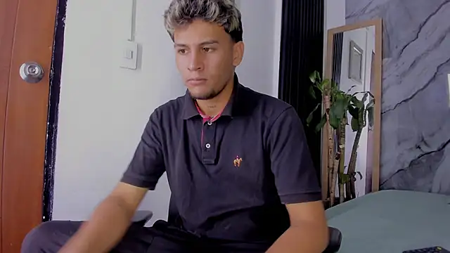 Snapshot of Alan-Smith1 chatting on November 17, 2025, 7:40 pm Alan-Smith1 online show from November 17, 2025, 7:40 pm