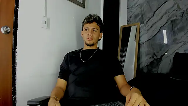 Snapshot of Alan-Smith1 chatting on December 17, 2025, 7:52 pm Alan-Smith1 online show from December 17, 2025, 7:52 pm