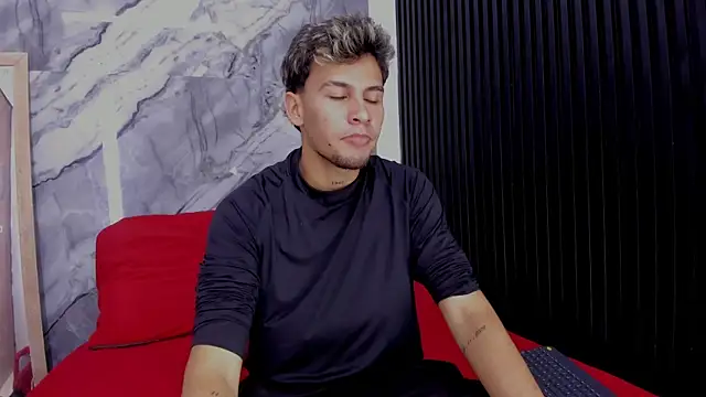 Snapshot of Alan-Smith1 chatting on November 20, 2025, 7:36 pm Alan-Smith1 online show from November 20, 2025, 7:36 pm