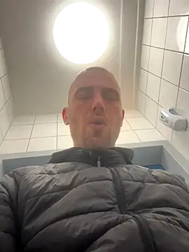 Snapshot of Rotteei1 chatting on November 13, 2025, 12:42 pm Rotteei1 online show from November 13, 2025, 12:42 pm