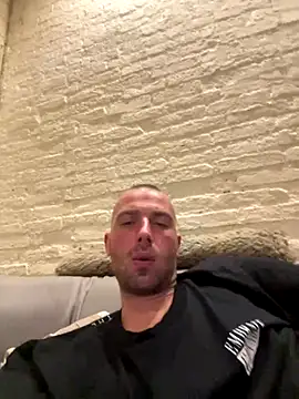 Snapshot of Rotteei1 chatting on October 26, 2025, 8:20 pm Rotteei1 online show from October 26, 2025, 8:20 pm