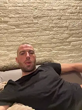 Snapshot of Rotteei1 chatting on November 1, 2025, 7:02 am Rotteei1 online show from November 1, 2025, 7:02 am