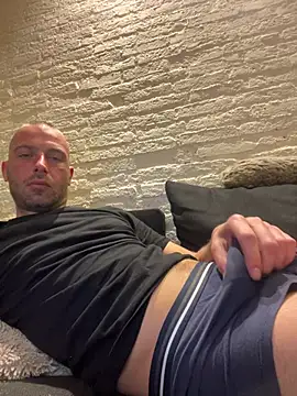 Rotteei1 online show from April 18, 2026, 7:40 pm