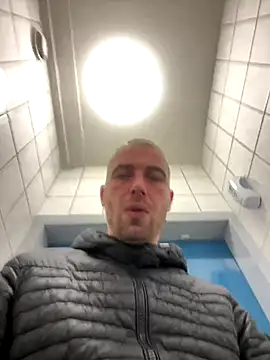 Snapshot of Rotteei1 chatting on December 15, 2025, 8:53 am Rotteei1 online show from December 15, 2025, 8:53 am