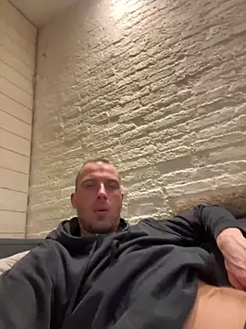 Snapshot of Rotteei1 chatting on December 14, 2025, 8:14 pm Rotteei1 online show from December 14, 2025, 8:14 pm